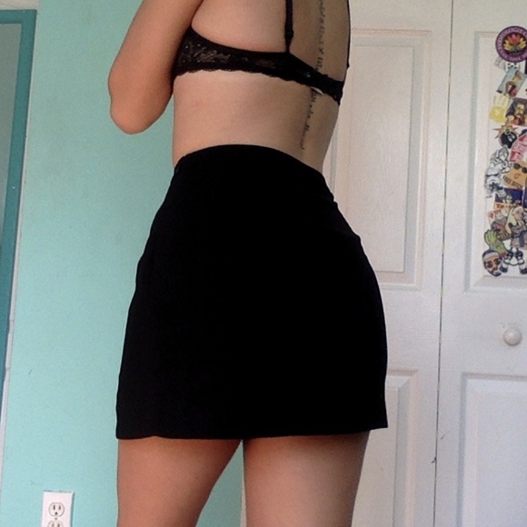 Asymmetrical Black Skirt - Picture 4 of 4